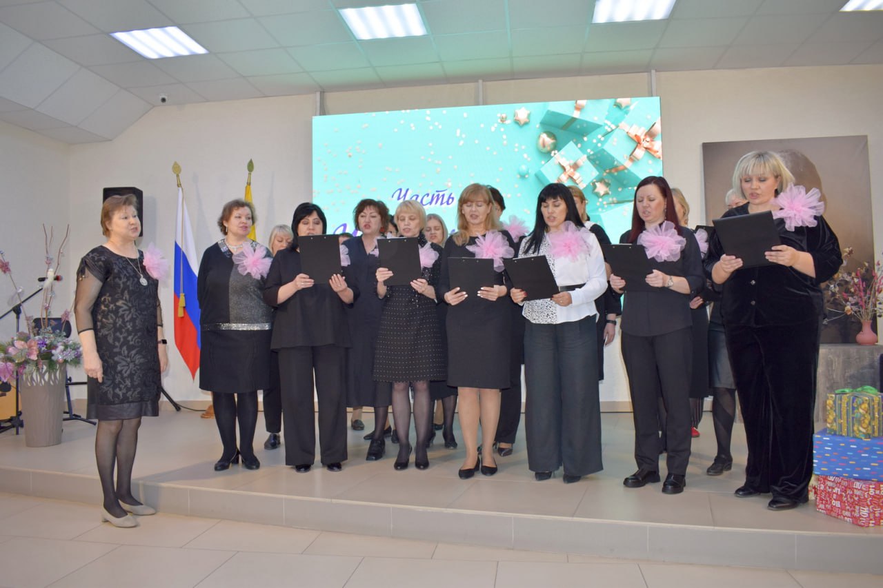 5 декабря в Центральной городской библиотеке им. С.А. Есенина состоялся праздник, посвященный 85-летию со дня ее основания 5 декабря в Центральной городской библиотеке им. С.А. Есенина состоялся праздник, посвященный 85-летию со дня ее основания