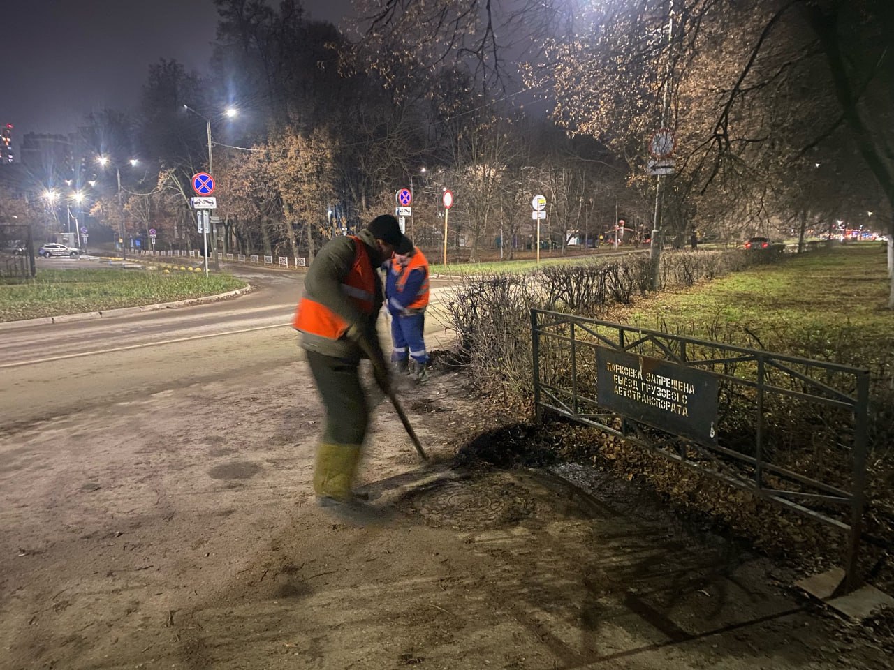 В ночь на 5 декабря бригады мехуборки чистили проезжую часть на улицах Чкалова (от Первомайского проспекта до Вокзальной), проезд Завражнова В ночь на 5 декабря бригады мехуборки чистили проезжую часть на улицах Чкалова (от Первомайского проспекта до Вокзальной), проезд Завражнова