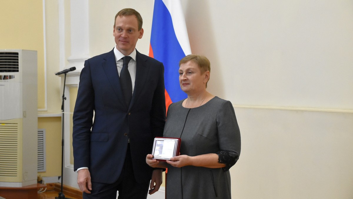 Глава региона Павел Малков вручил знаки губернатора «Доброволец Рязанской области» волонтерам Глава региона Павел Малков вручил знаки губернатора «Доброволец Рязанской области» волонтерам