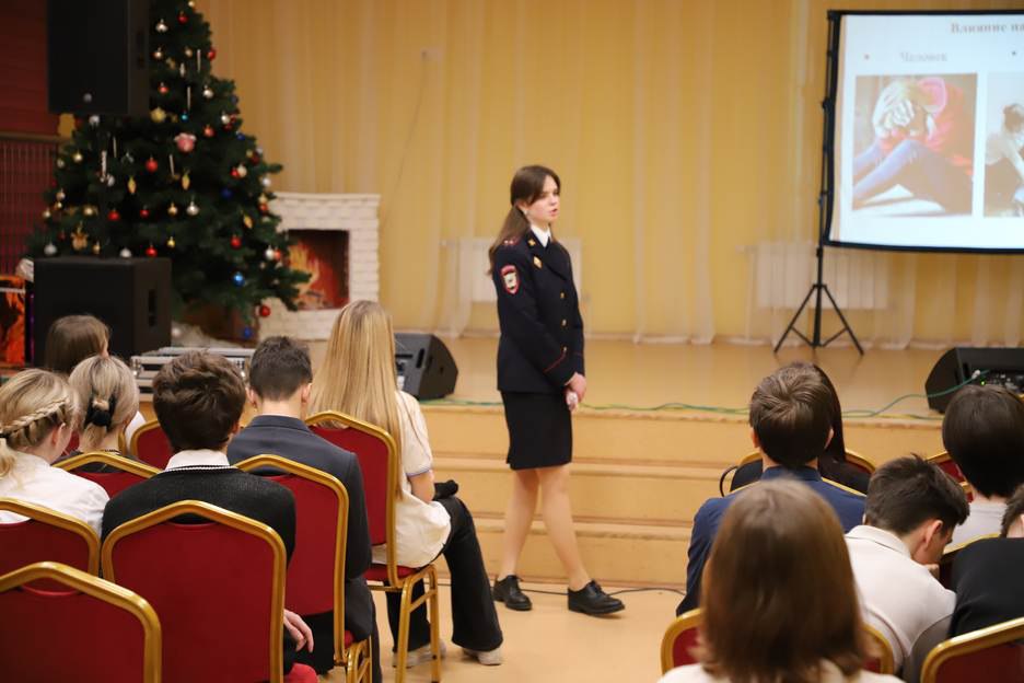 Полицейские провели в школе №1 города Рязани профилактическую акцию «Рязань – наш безопасный дом» Полицейские провели в школе №1 города Рязани профилактическую акцию «Рязань – наш безопасный дом»