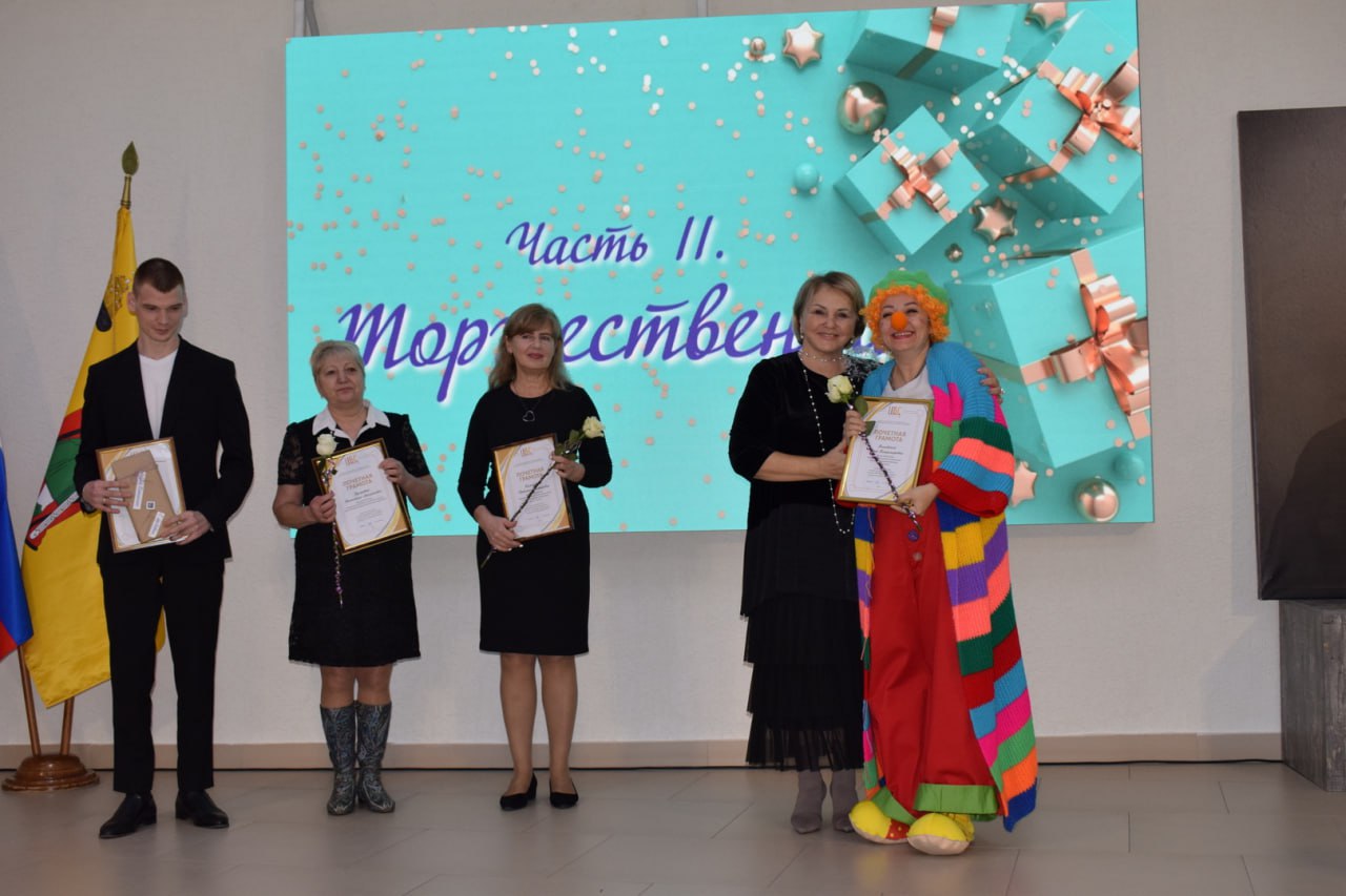 5 декабря в Центральной городской библиотеке им. С.А. Есенина состоялся праздник, посвященный 85-летию со дня ее основания 5 декабря в Центральной городской библиотеке им. С.А. Есенина состоялся праздник, посвященный 85-летию со дня ее основания