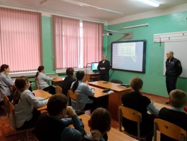 Сотрудник Госавтоинспекции в Сараевском районе провел профилактическое мероприятие в рамках акции «Верный шаг», с учениками МБОУ «Новобокинская СОШ», на тему соблюдения ПДД пешеходами