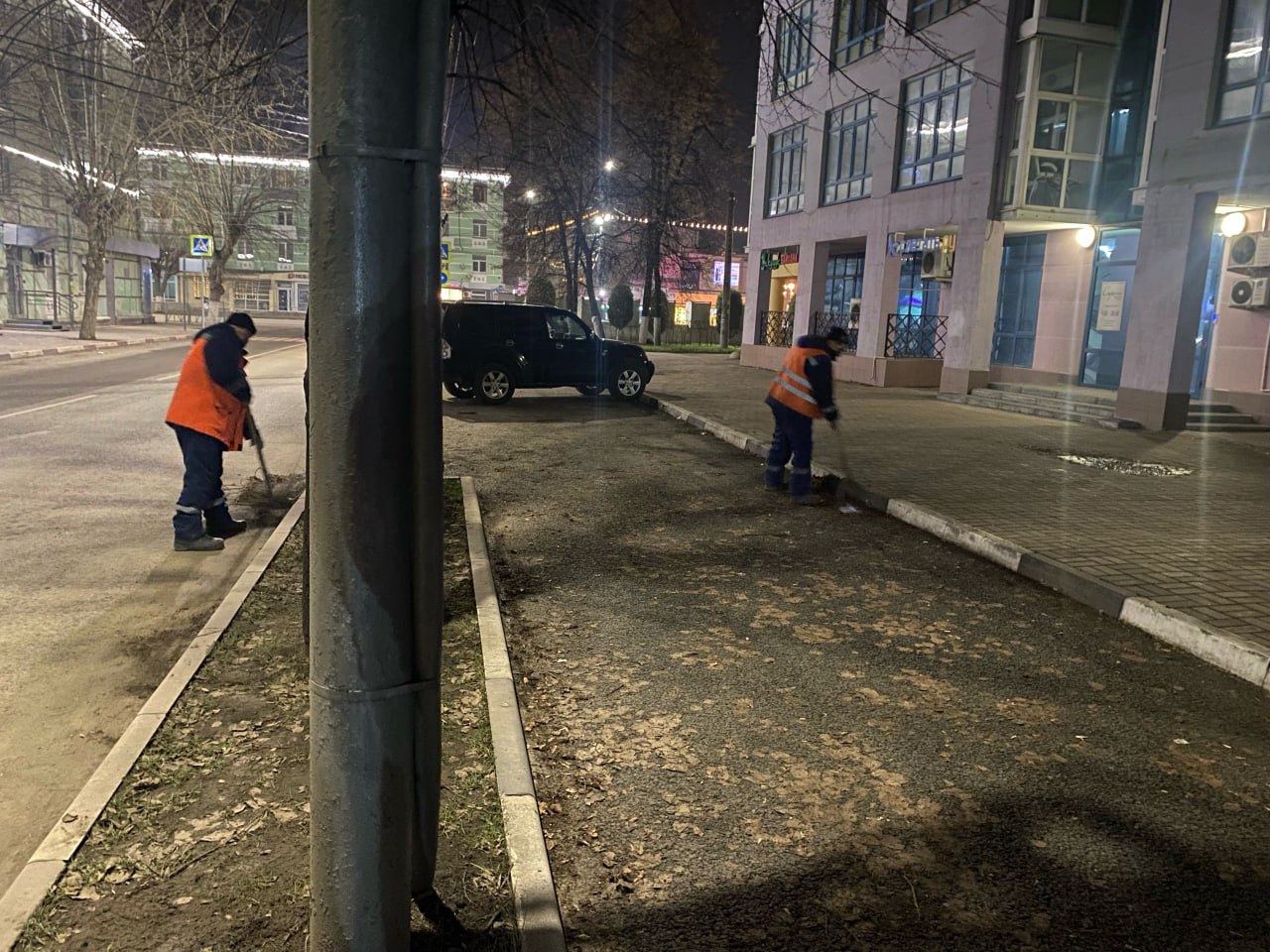 В ночь на 5 декабря бригады мехуборки чистили проезжую часть на улицах Чкалова (от Первомайского проспекта до Вокзальной), проезд Завражнова В ночь на 5 декабря бригады мехуборки чистили проезжую часть на улицах Чкалова (от Первомайского проспекта до Вокзальной), проезд Завражнова