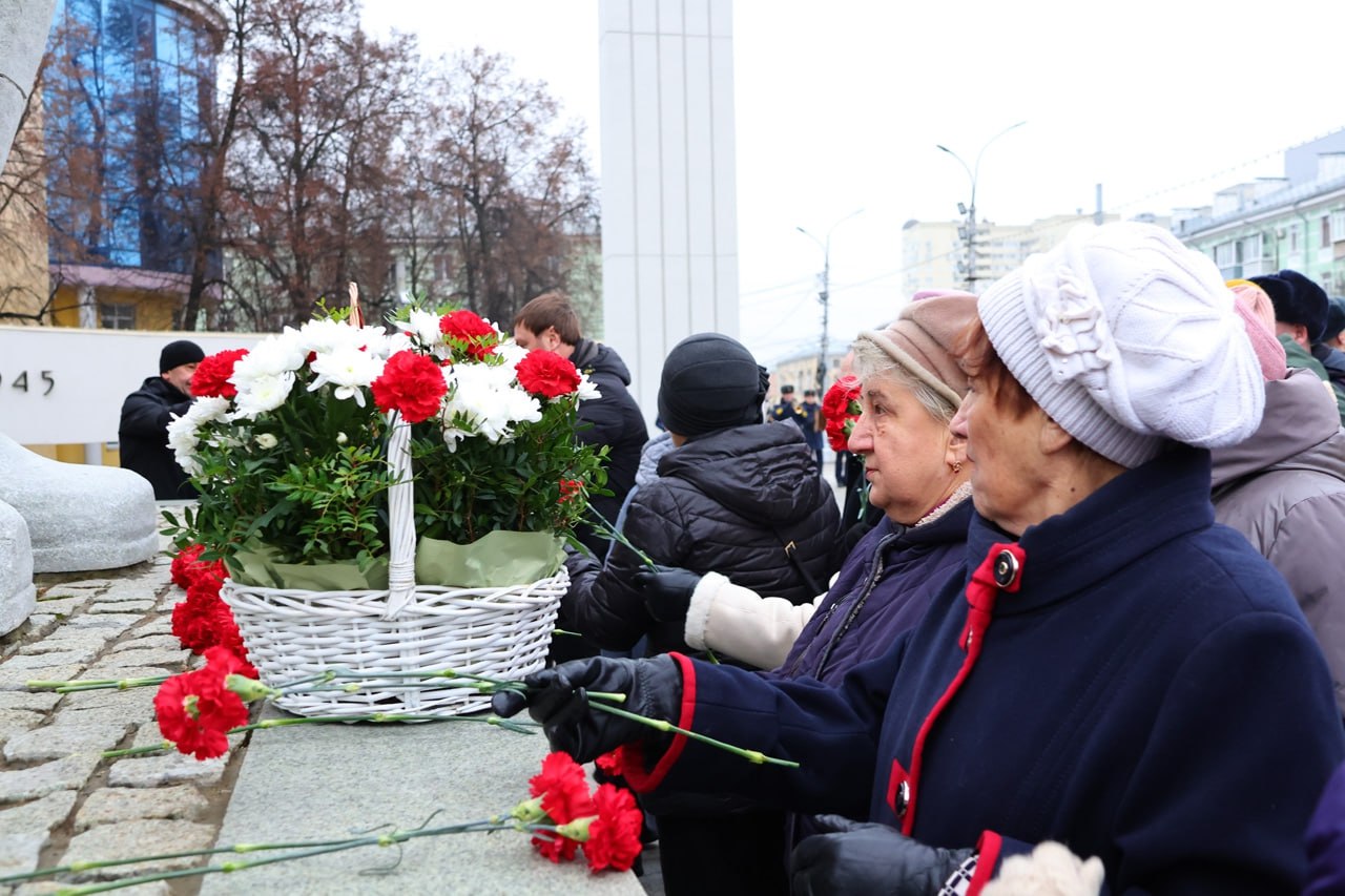 5 декабря на площади Победы прошло памятное мероприятие, посвященное 84-й годовщине начала контрнаступления советских войск в битве под Москвой 5 декабря на площади Победы прошло памятное мероприятие, посвященное 84-й годовщине начала контрнаступления советских войск в битве под Москвой