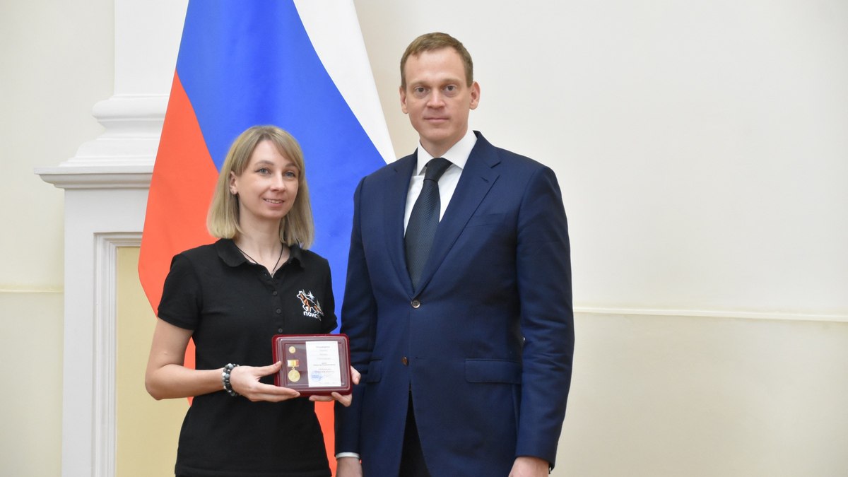 Глава региона Павел Малков вручил знаки губернатора «Доброволец Рязанской области» волонтерам Глава региона Павел Малков вручил знаки губернатора «Доброволец Рязанской области» волонтерам