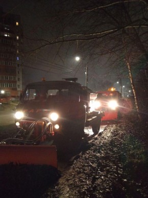 В ночь на 5 декабря бригады мехуборки чистили проезжую часть на улицах Чкалова (от Первомайского проспекта до Вокзальной), проезд Завражнова