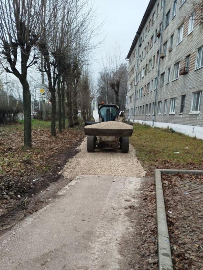 Днем 8 декабря сотрудники ДБГ проводят комплексные работы по уборке дороги и тротуаров на улице Чкалова Днем 8 декабря сотрудники ДБГ проводят комплексные работы по уборке дороги и тротуаров на улице Чкалова