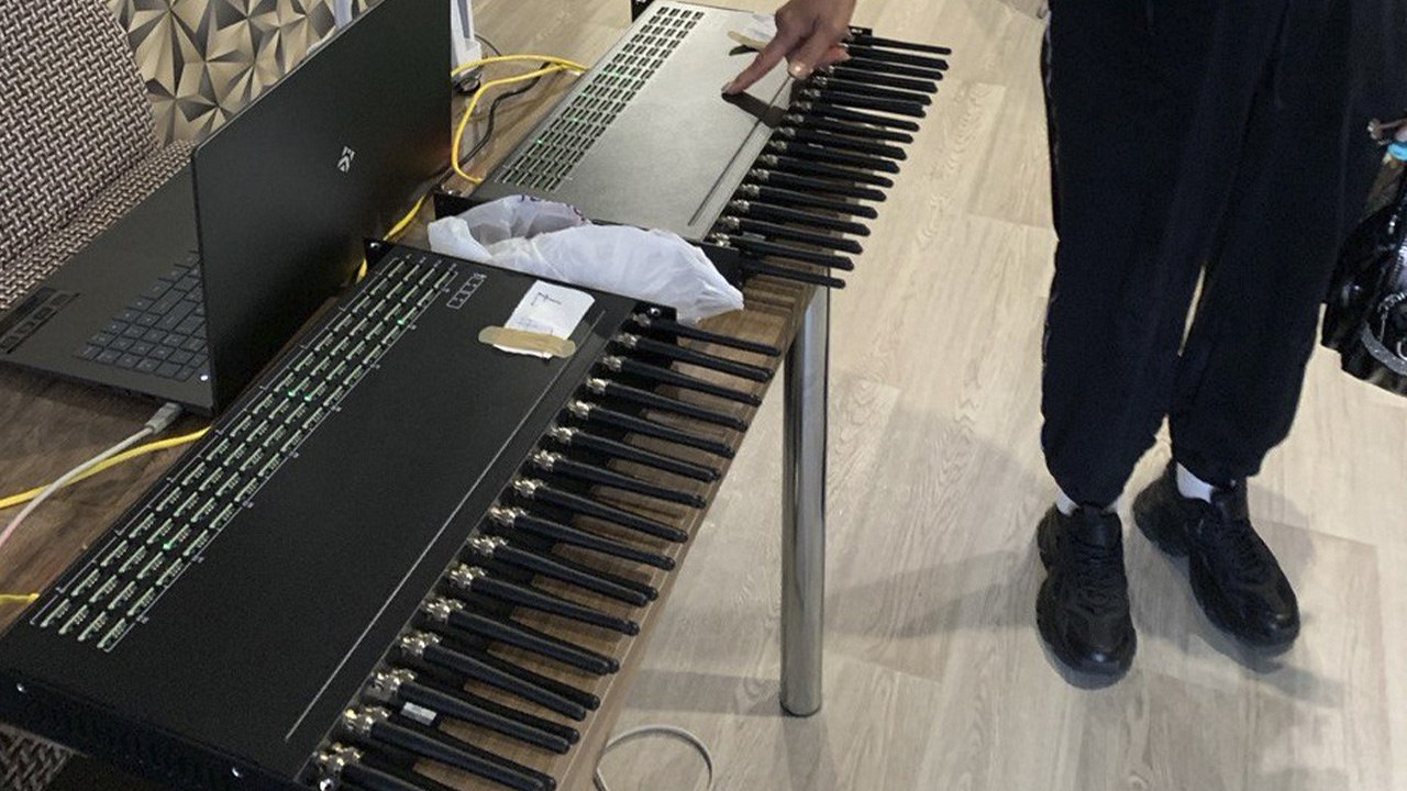 В Рязани под стражу заключена супружеская пара, организовавшая для телефонных аферистов узлы связи В Рязани под стражу заключена супружеская пара, организовавшая для телефонных аферистов узлы связи