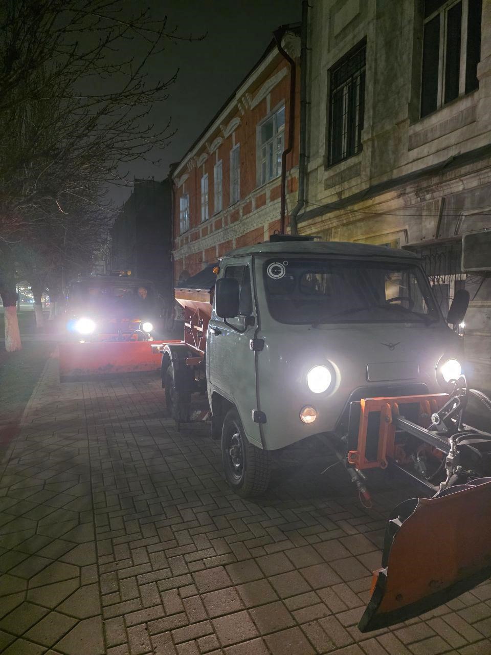 В ночь на 8 декабря подбор и вывоз грунтовых наносов осуществляли в микрорайоне Октябрьский городок В ночь на 8 декабря подбор и вывоз грунтовых наносов осуществляли в микрорайоне Октябрьский городок