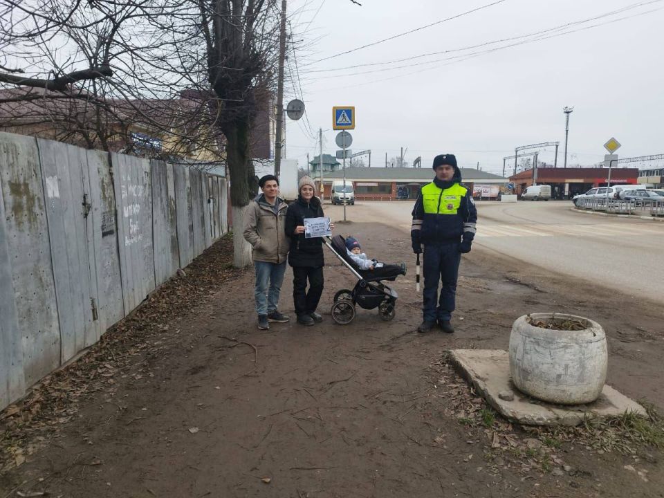 Сотрудники Госавтоинспекции Рыбновского района провели профилактическую акцию «Пешеход» с раздачей информационных памяток