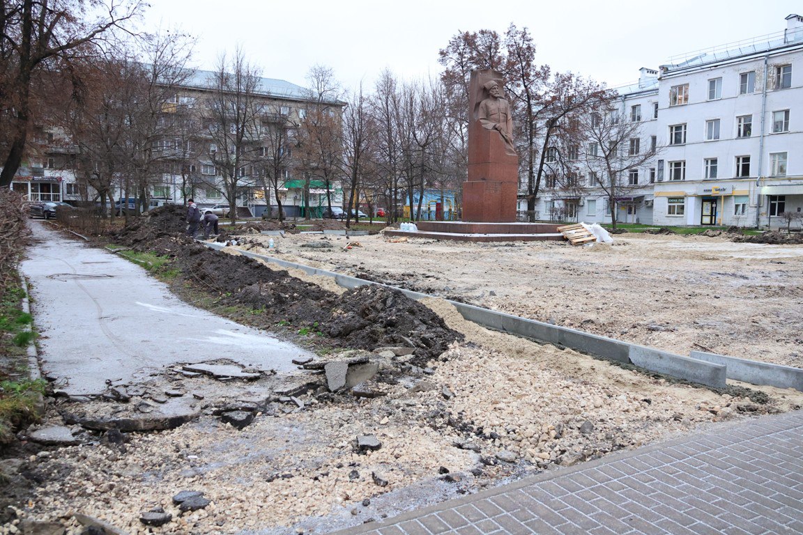 Благоустройство сквера у остановки «Дом художника» ведется в рамках реализации проектов местных инициатив Благоустройство сквера у остановки «Дом художника» ведется в рамках реализации проектов местных инициатив