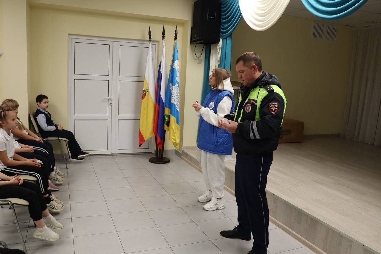 123. Командир отдельного взвода ДПС отделения Госавтоинспекции МО МВД России «Михайловский» Юрий Клёмин и педагоги Лаборатории безопасности Регионального центра выявления и поддержки одарённых детей «Гелиос» Рязанской... 123. Командир отдельного взвода ДПС отделения Госавтоинспекции МО МВД России «Михайловский» Юрий Клёмин и педагоги Лаборатории безопасности Регионального центра выявления и поддержки одарённых детей «Гелиос» Рязанской...