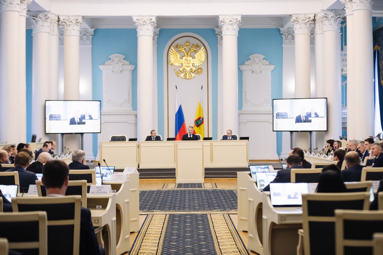 10 декабря перед депутатами выступил исполняющий обязанности главы администрации города Рязани Борис Ясинский с докладом о градостроительной деятельности 10 декабря перед депутатами выступил исполняющий обязанности главы администрации города Рязани Борис Ясинский с докладом о градостроительной деятельности