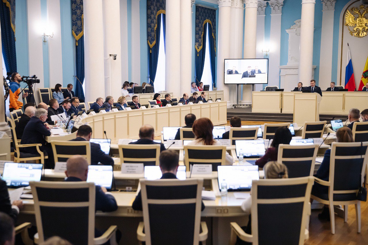 10 декабря перед депутатами выступил исполняющий обязанности главы администрации города Рязани Борис Ясинский с докладом о градостроительной деятельности 10 декабря перед депутатами выступил исполняющий обязанности главы администрации города Рязани Борис Ясинский с докладом о градостроительной деятельности