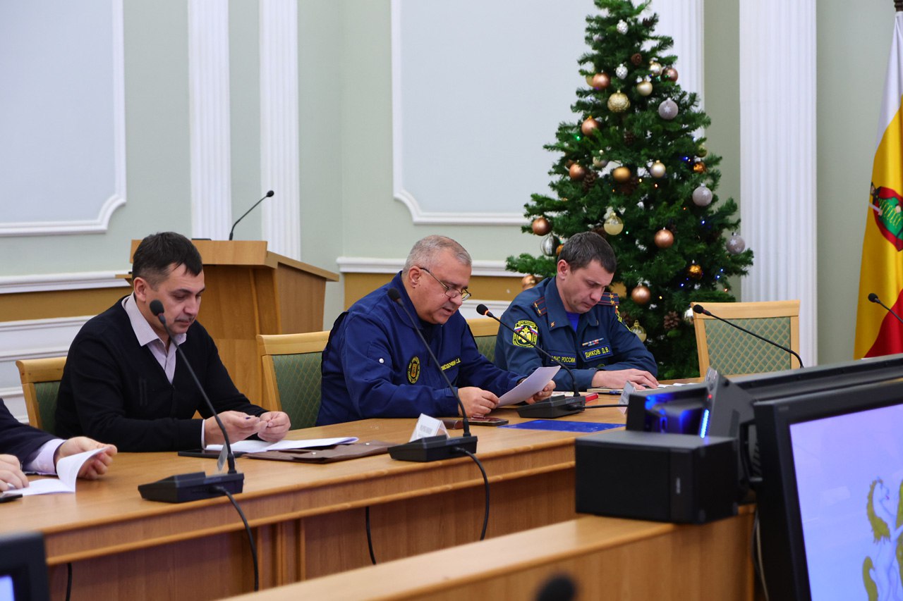 В администрации Рязани состоялось заседание комиссии по предупреждению и ликвидации чрезвычайных ситуаций и обеспечению пожарной безопасности под председательством исполняющего обязанности главы администрации города Рязани... В администрации Рязани состоялось заседание комиссии по предупреждению и ликвидации чрезвычайных ситуаций и обеспечению пожарной безопасности под председательством исполняющего обязанности главы администрации города Рязани...