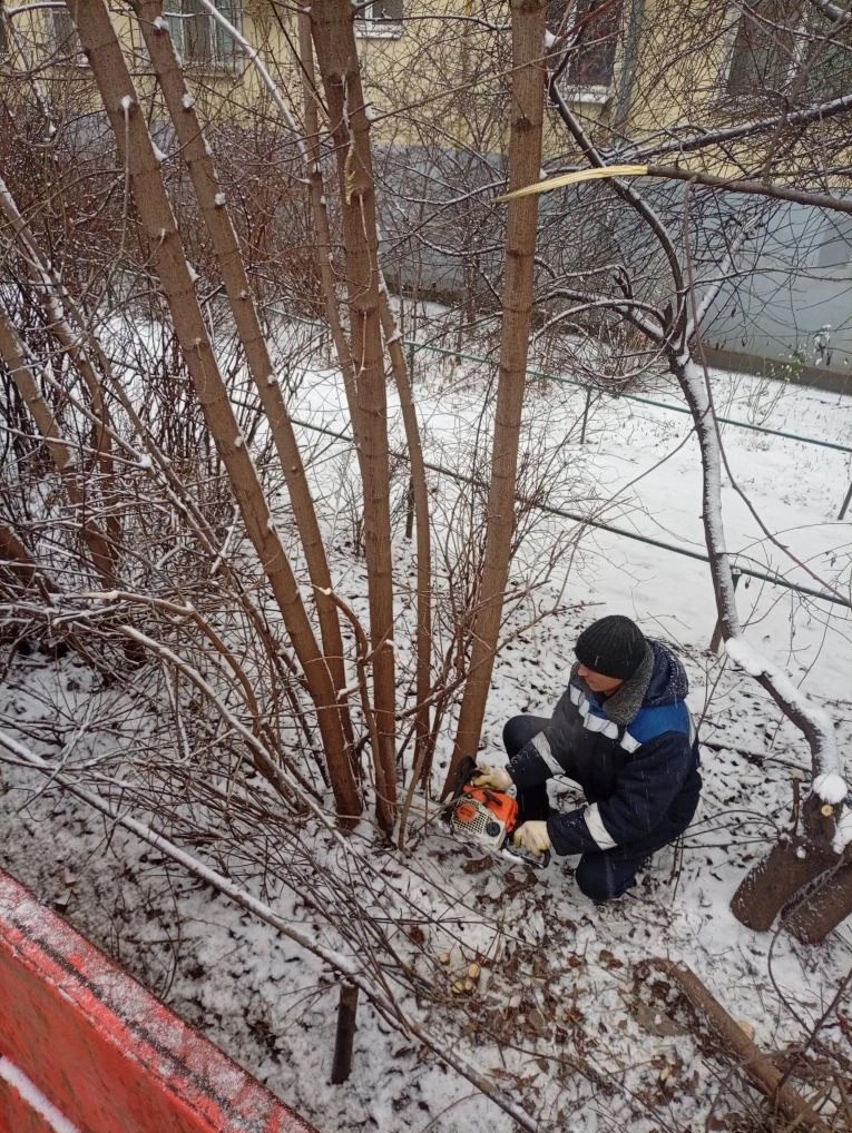 Днем 10 декабря в городе продолжается обработка территорий противогололедными средствами Днем 10 декабря в городе продолжается обработка территорий противогололедными средствами