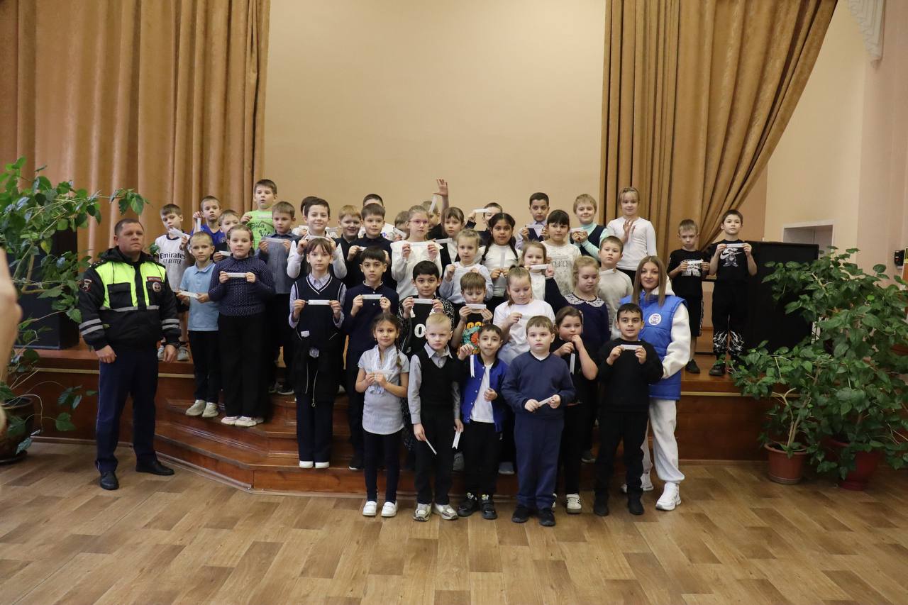 123. Командир отдельного взвода ДПС отделения Госавтоинспекции МО МВД России «Михайловский» Юрий Клёмин и педагоги Лаборатории безопасности Регионального центра выявления и поддержки одарённых детей «Гелиос» Рязанской... 123. Командир отдельного взвода ДПС отделения Госавтоинспекции МО МВД России «Михайловский» Юрий Клёмин и педагоги Лаборатории безопасности Регионального центра выявления и поддержки одарённых детей «Гелиос» Рязанской...