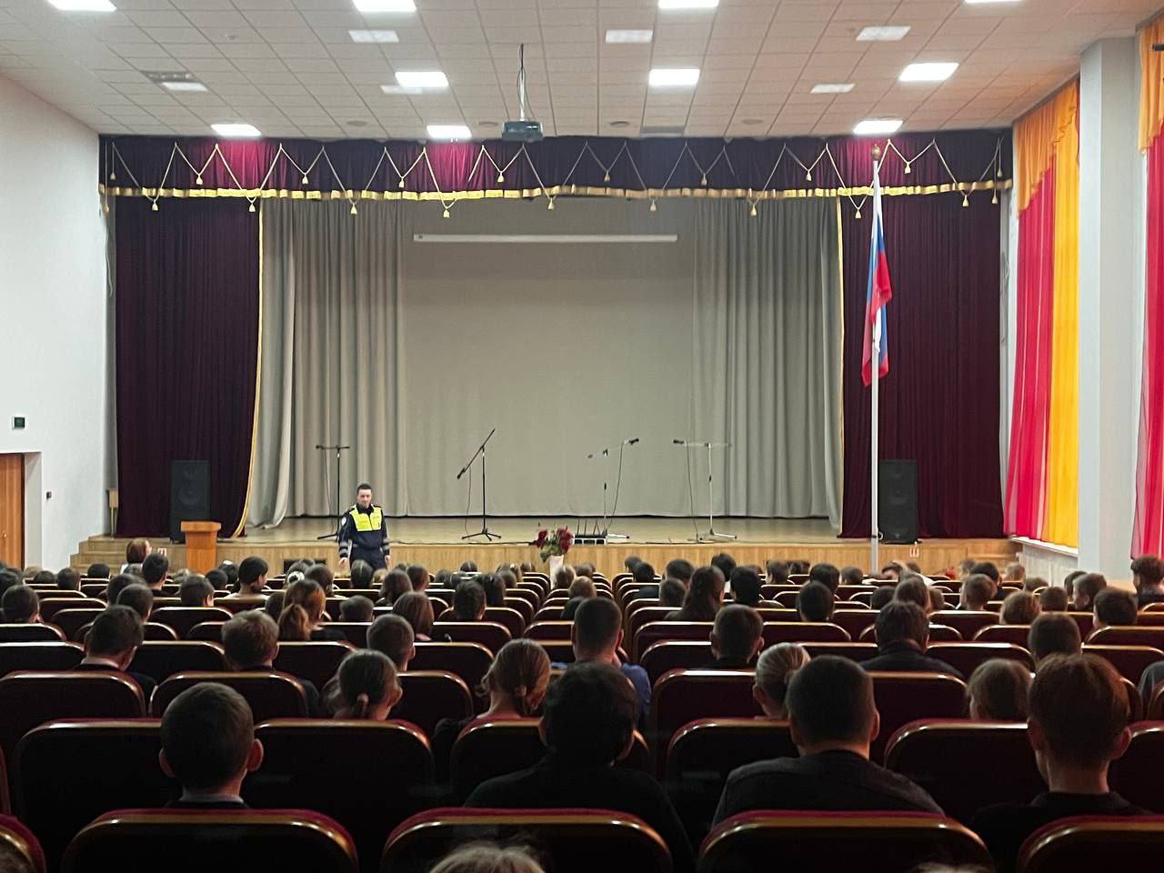 Сотрудники Госавтоинспекции Сасовского района совместно с инспектором ПДН провели профилактическую беседу с учениками «МОУ Кадомская СШ» Сотрудники Госавтоинспекции Сасовского района совместно с инспектором ПДН провели профилактическую беседу с учениками «МОУ Кадомская СШ»