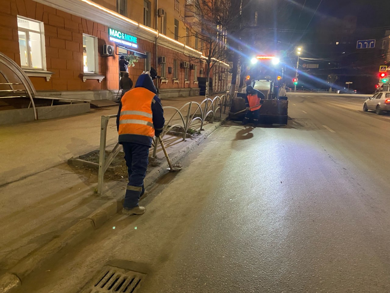 Дирекция благоустройства проводит уборку города Дирекция благоустройства проводит уборку города