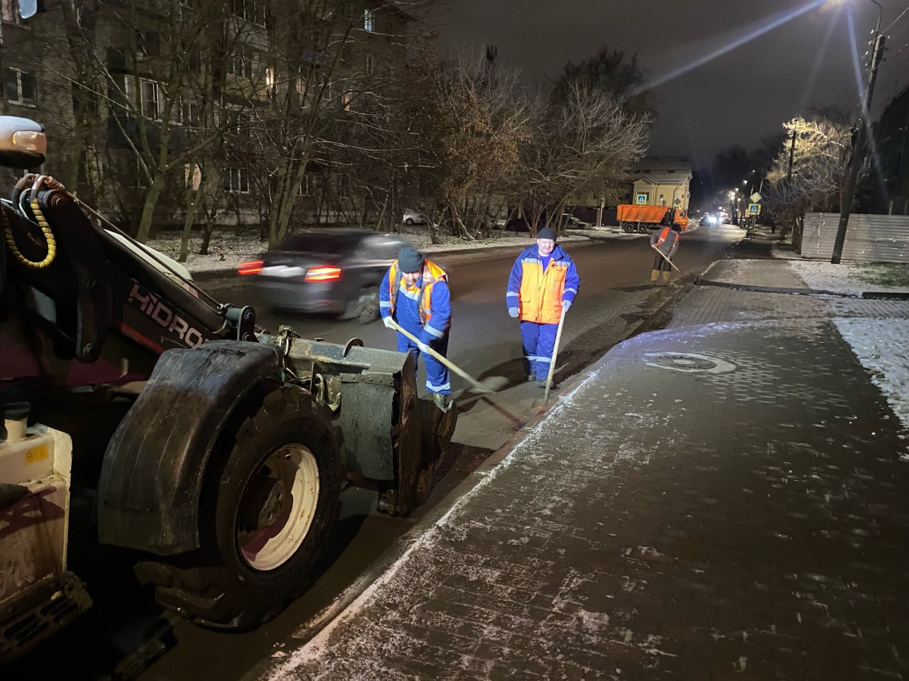 Дирекция благоустройства проводит уборку города Дирекция благоустройства проводит уборку города