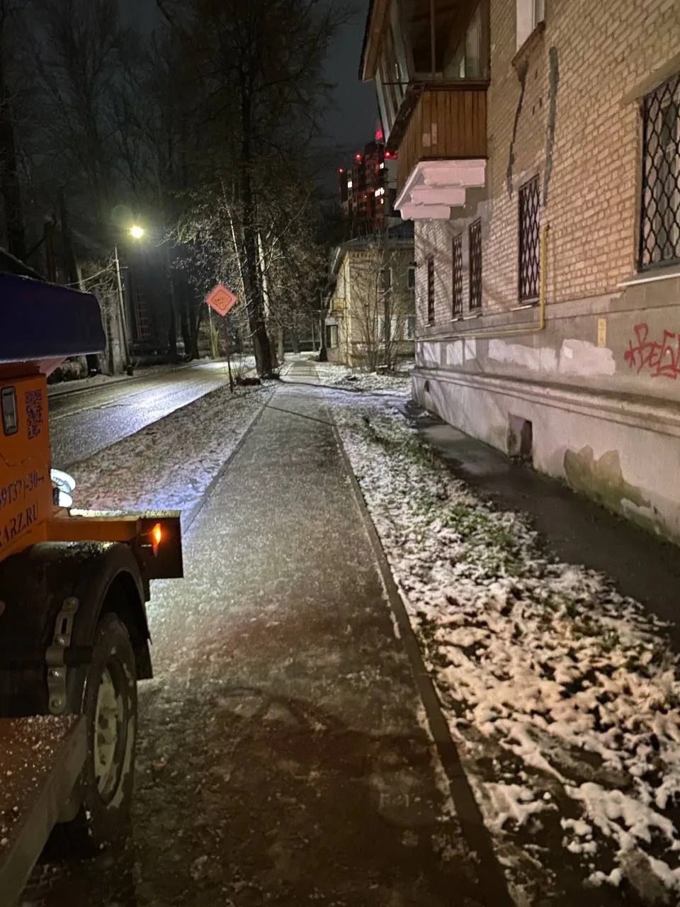 Дирекция благоустройства проводит уборку города Дирекция благоустройства проводит уборку города