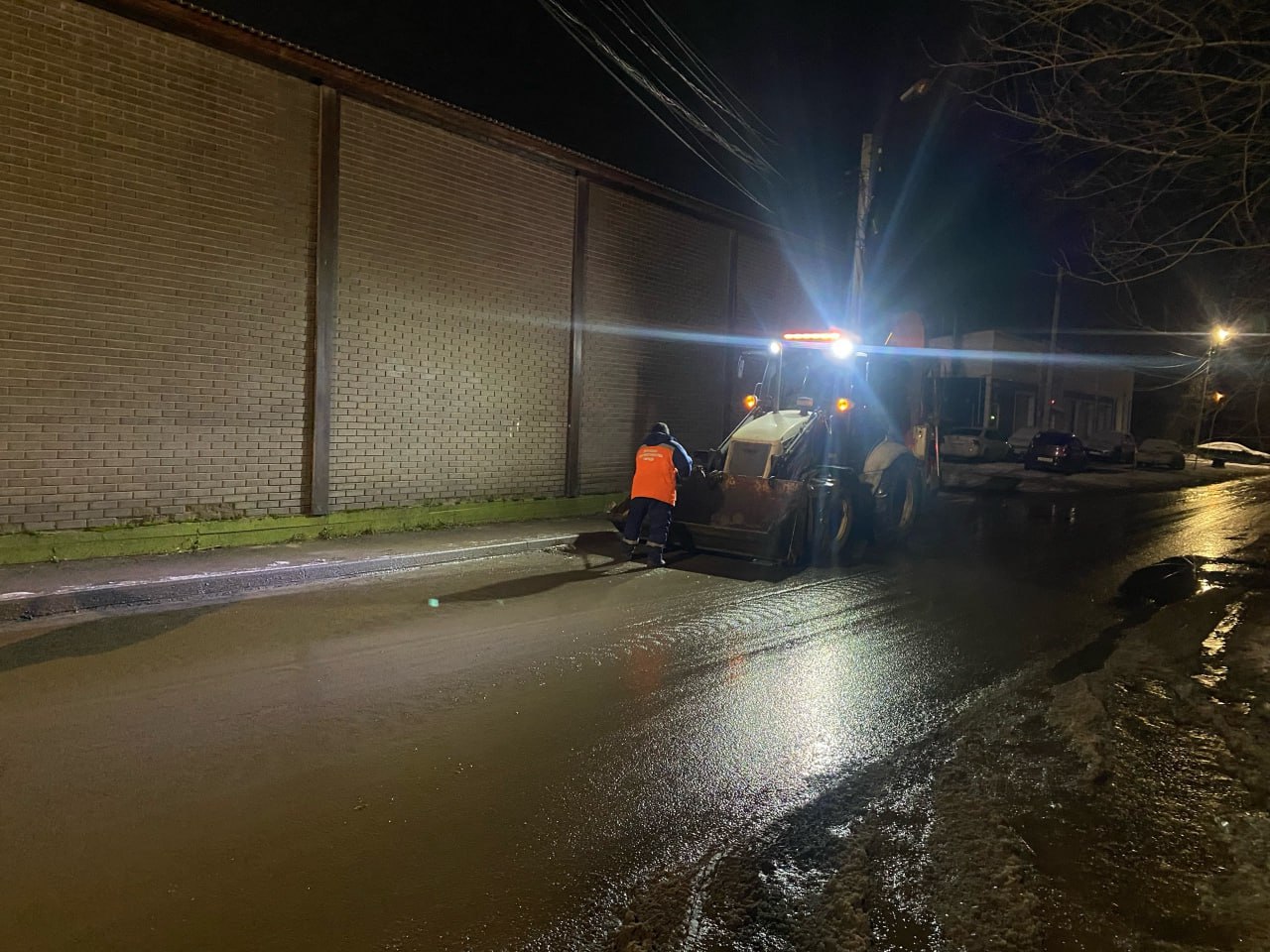 Дирекция благоустройства проводит уборку города Дирекция благоустройства проводит уборку города