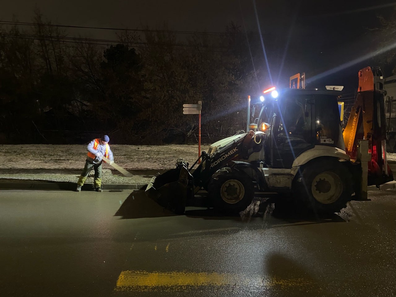 Дирекция благоустройства проводит уборку города Дирекция благоустройства проводит уборку города