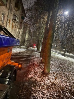 В ночь на 12 декабря 20 КДМ в составе колонн они работали во всех районах города