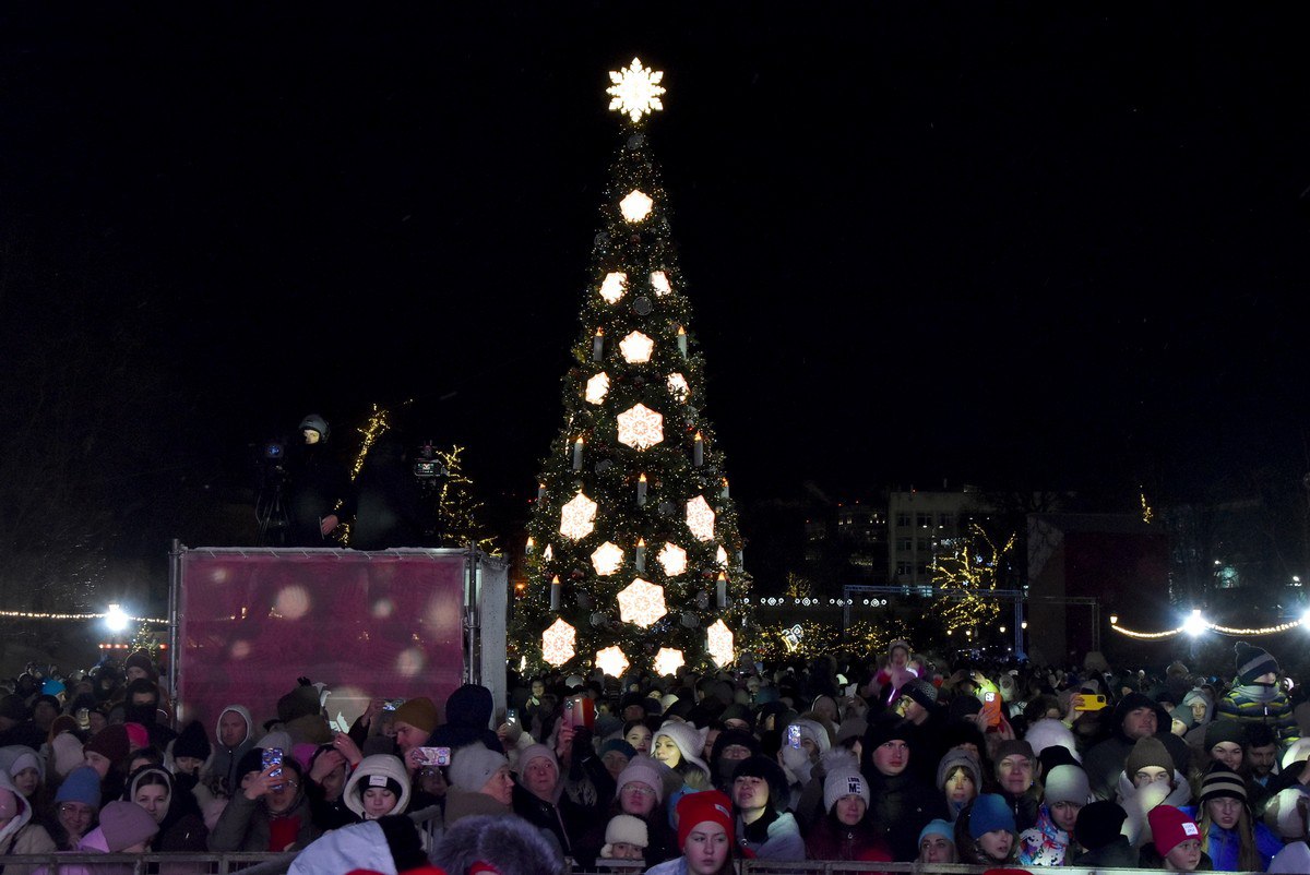В Рязани начались праздничные гуляния «Новогодняя столица России» В Рязани начались праздничные гуляния «Новогодняя столица России»