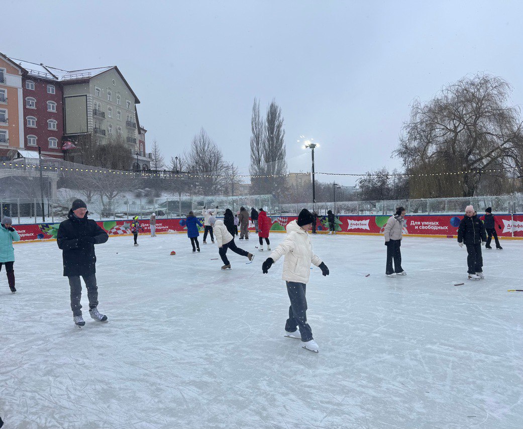 В субботу, 13 декабря, на Лыбедском бульваре в Рязани состоялось торжественное открытие катка, приуроченное к старту программы «Рязань – Новогодняя столица 2026» В субботу, 13 декабря, на Лыбедском бульваре в Рязани состоялось торжественное открытие катка, приуроченное к старту программы «Рязань – Новогодняя столица 2026»