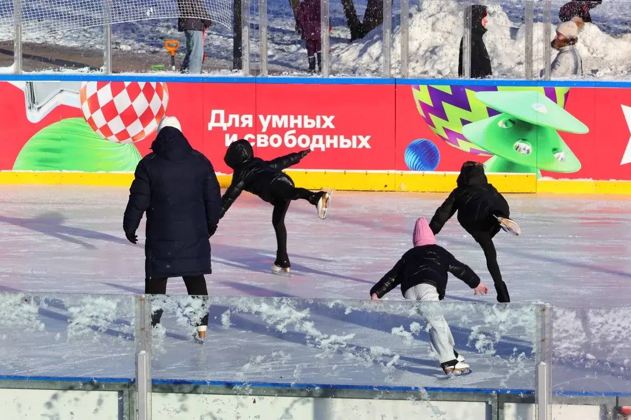 Второй день проекта «Рязань – Новогодняя столица России 2026» стартовал с турнира по хоккею молодежных команд 3x3 Второй день проекта «Рязань – Новогодняя столица России 2026» стартовал с турнира по хоккею молодежных команд 3x3