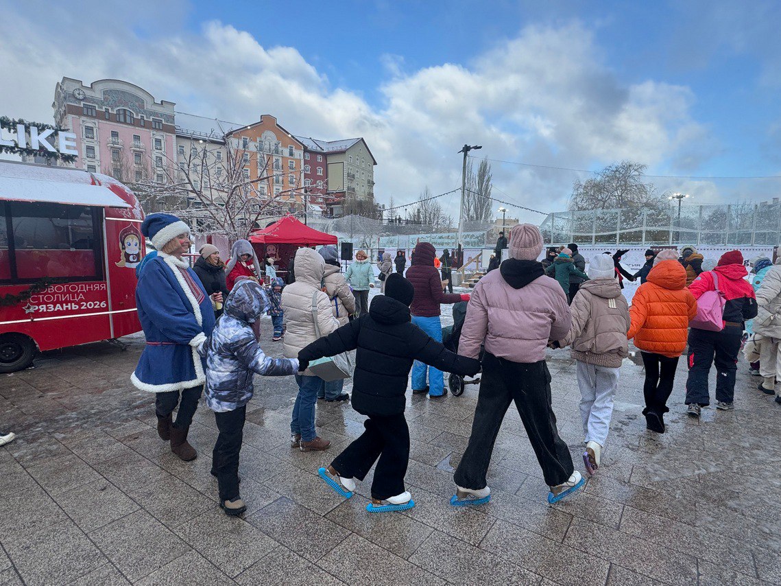 В субботу, 13 декабря, на Лыбедском бульваре в Рязани состоялось торжественное открытие катка, приуроченное к старту программы «Рязань – Новогодняя столица 2026» В субботу, 13 декабря, на Лыбедском бульваре в Рязани состоялось торжественное открытие катка, приуроченное к старту программы «Рязань – Новогодняя столица 2026»