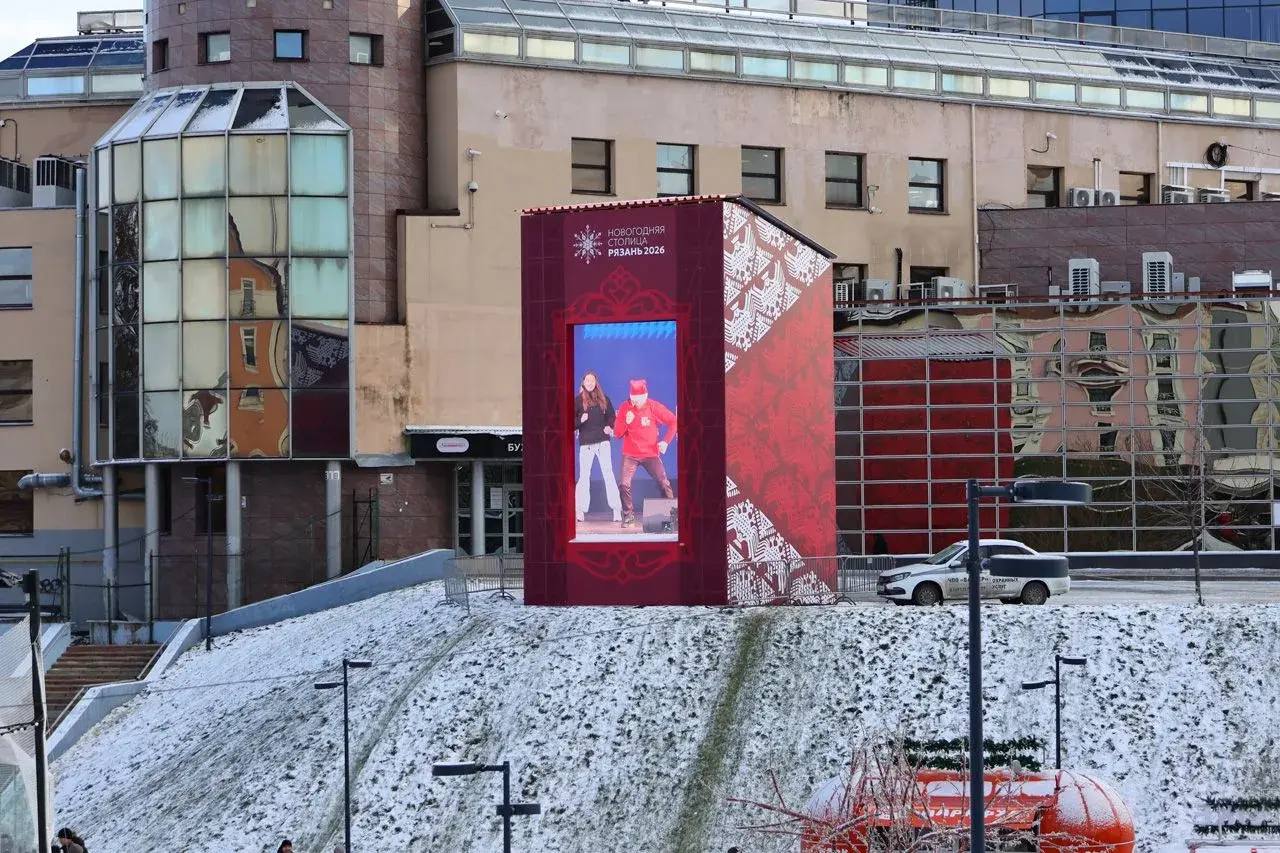 Второй день проекта «Рязань – Новогодняя столица России 2026» стартовал с турнира по хоккею молодежных команд 3x3 Второй день проекта «Рязань – Новогодняя столица России 2026» стартовал с турнира по хоккею молодежных команд 3x3