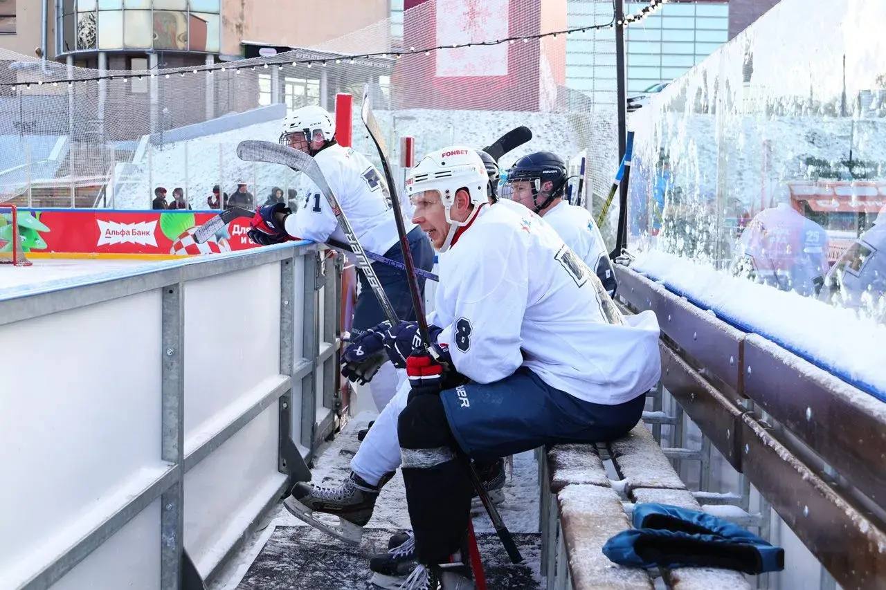 Второй день проекта «Рязань – Новогодняя столица России 2026» стартовал с турнира по хоккею молодежных команд 3x3 Второй день проекта «Рязань – Новогодняя столица России 2026» стартовал с турнира по хоккею молодежных команд 3x3