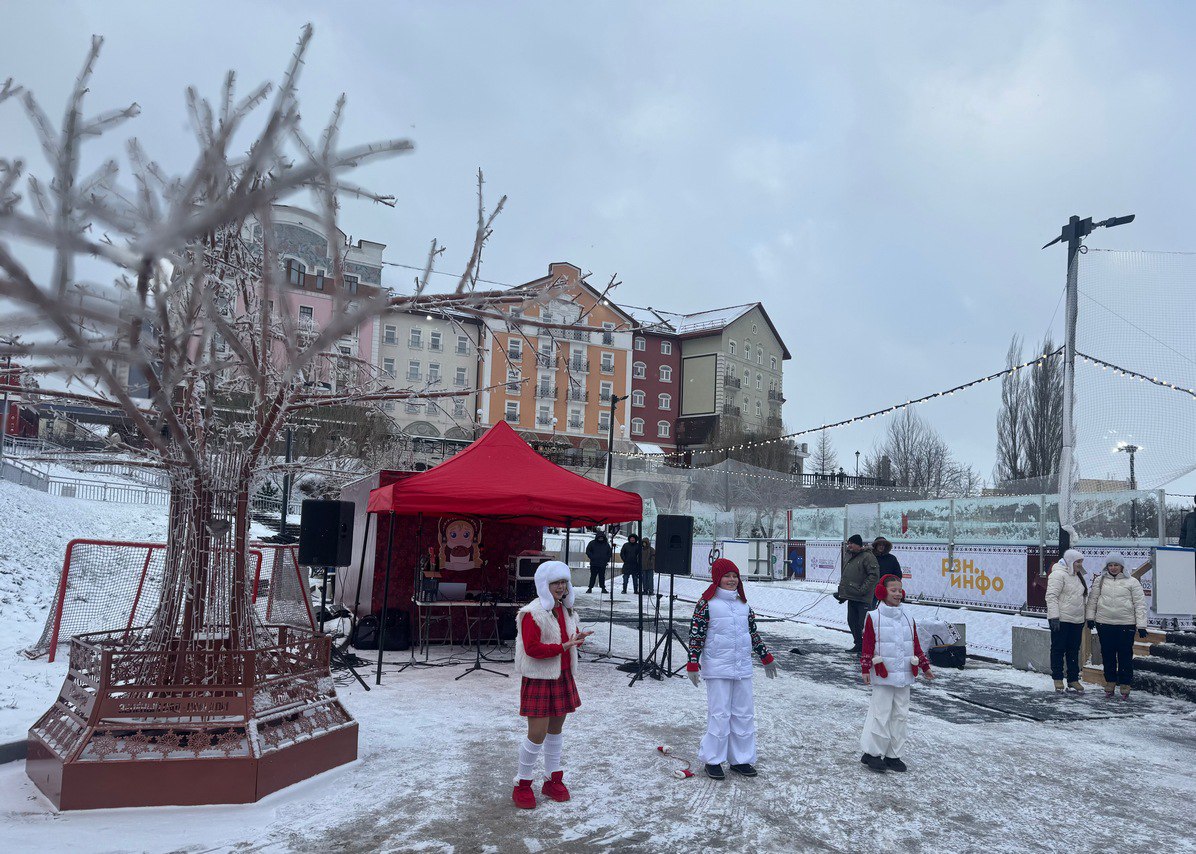 В субботу, 13 декабря, на Лыбедском бульваре в Рязани состоялось торжественное открытие катка, приуроченное к старту программы «Рязань – Новогодняя столица 2026» В субботу, 13 декабря, на Лыбедском бульваре в Рязани состоялось торжественное открытие катка, приуроченное к старту программы «Рязань – Новогодняя столица 2026»