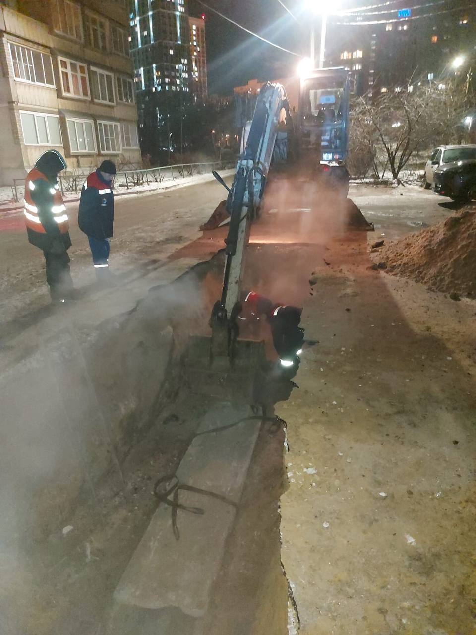 Произошла авария на подающем трубопроводе у дома 26 по улице Зубковой