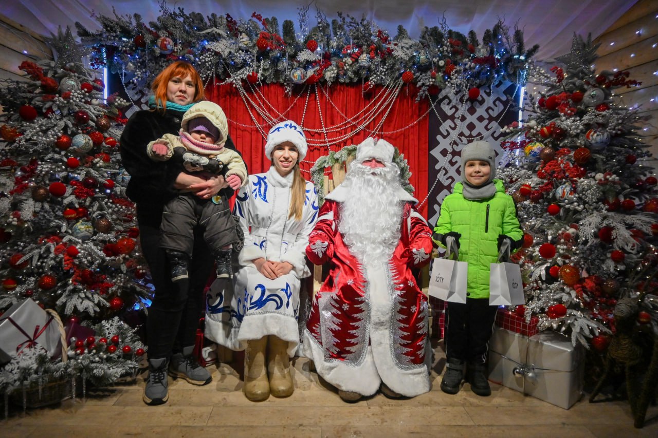 В рамках «Новогодней столицы России 2026» в рязанском Лесопарке состоялось открытие Резиденции Деда Мороза В рамках «Новогодней столицы России 2026» в рязанском Лесопарке состоялось открытие Резиденции Деда Мороза