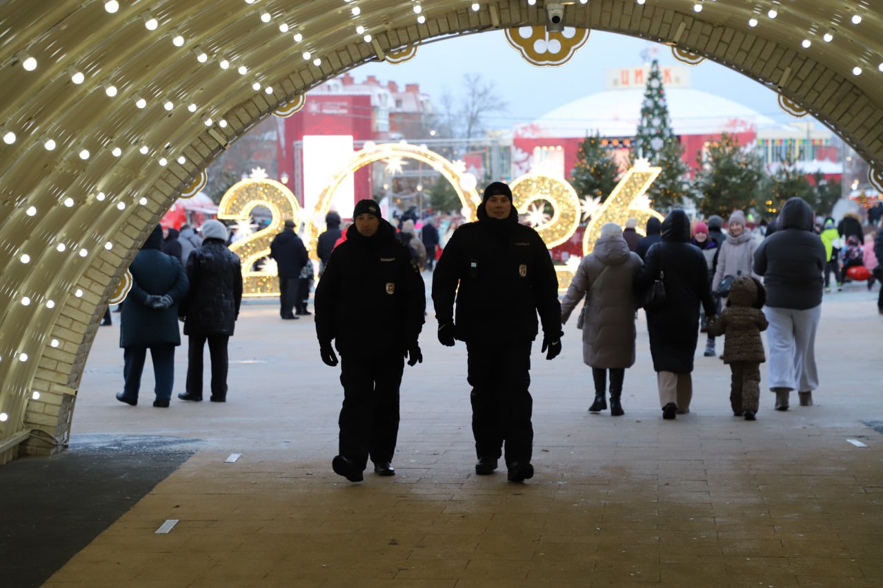 Сотрудники полиции обеспечили общественный порядок на открытии проекта «Новогодняя столица России 2026» в городе Рязани Сотрудники полиции обеспечили общественный порядок на открытии проекта «Новогодняя столица России 2026» в городе Рязани