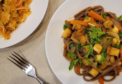 Соба с тофу: вкусный источник растительного белка для вегетарианцев
