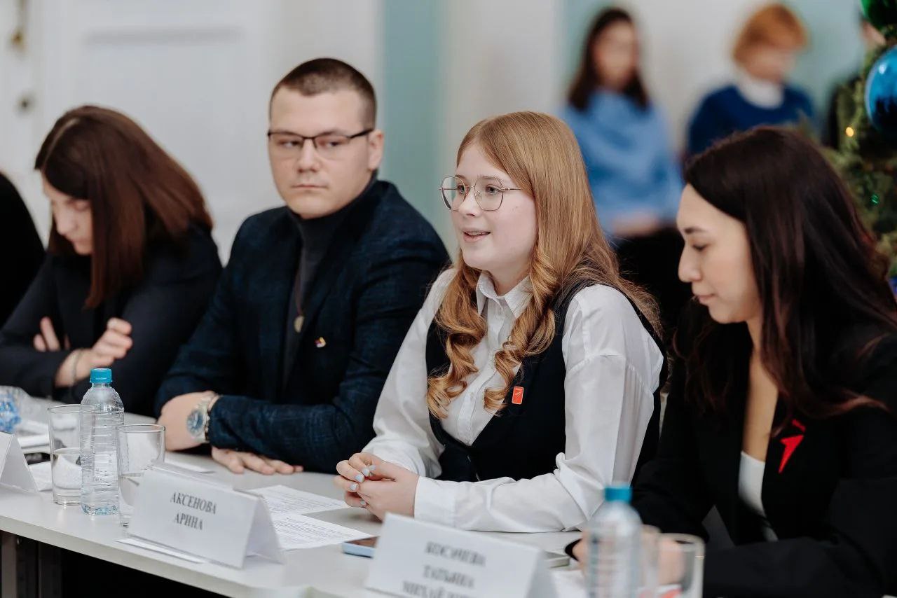 Павел Малков: Рязанскую область с рабочим визитом посетил Герой России, председатель правления Движения Первых Артур Валерьевич Орлов Павел Малков: Рязанскую область с рабочим визитом посетил Герой России, председатель правления Движения Первых Артур Валерьевич Орлов