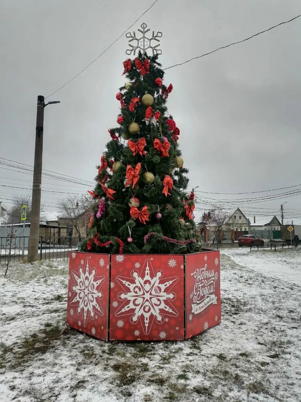 До конца года у всех жителей Рязани есть возможность поучаствовать в конкурсе «Лучшее новогоднее оформление территории проживания» в любой из четырех номинаций:
