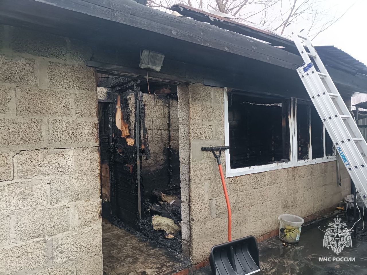 #СводкаМЧС. За сутки пожарно-спасательными подразделениями Рязанской области ликвидирован 1 техногенный пожар: 17 декабря в 00:45 поступило сообщение о пожаре в хозяйственной постройке в рабочем посёлке Ухолово Ухоловского...