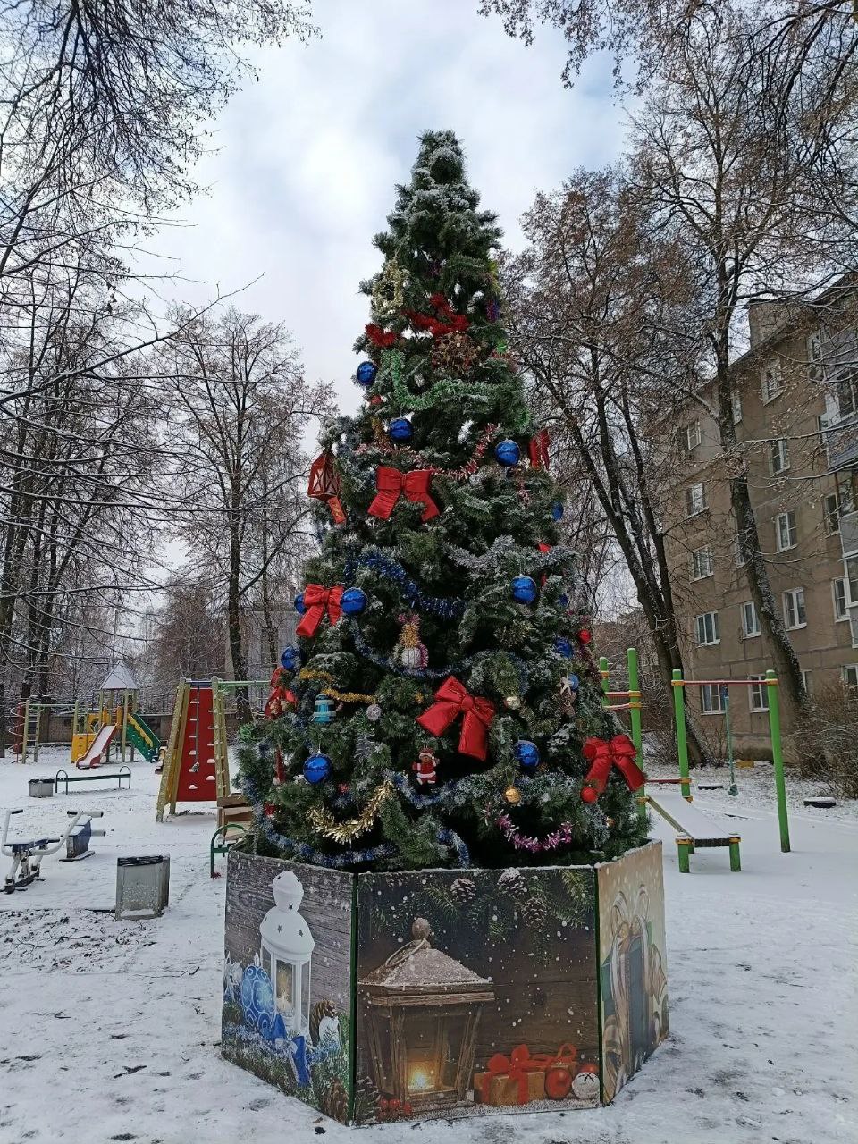 До конца года у всех жителей Рязани есть возможность поучаствовать в конкурсе «Лучшее новогоднее оформление территории проживания» в любой из четырех номинаций: До конца года у всех жителей Рязани есть возможность поучаствовать в конкурсе «Лучшее новогоднее оформление территории проживания» в любой из четырех номинаций: