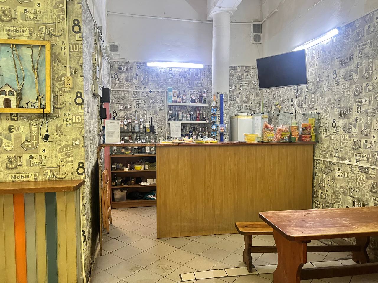 За сутки полицейские изъяли в торговых объектах и у частных лиц более 1000 литров незаконно продававшегося алкоголя За сутки полицейские изъяли в торговых объектах и у частных лиц более 1000 литров незаконно продававшегося алкоголя