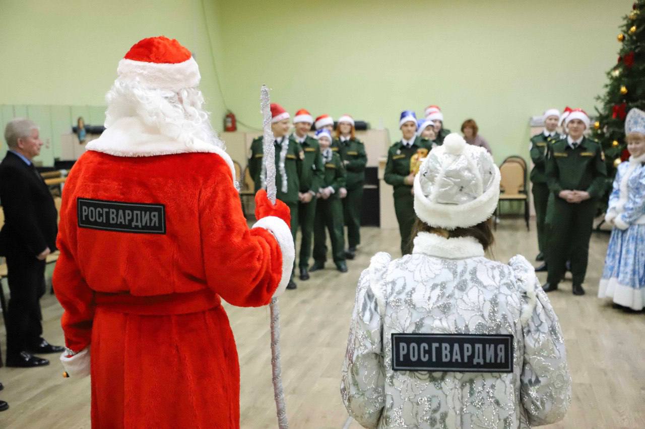 «Дед Мороз специального назначения» поздравил школьников в Рязани «Дед Мороз специального назначения» поздравил школьников в Рязани