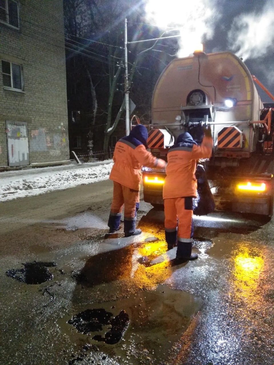 В ночь на 30 декабря в городе работала спецтехника ДБГ В ночь на 30 декабря в городе работала спецтехника ДБГ