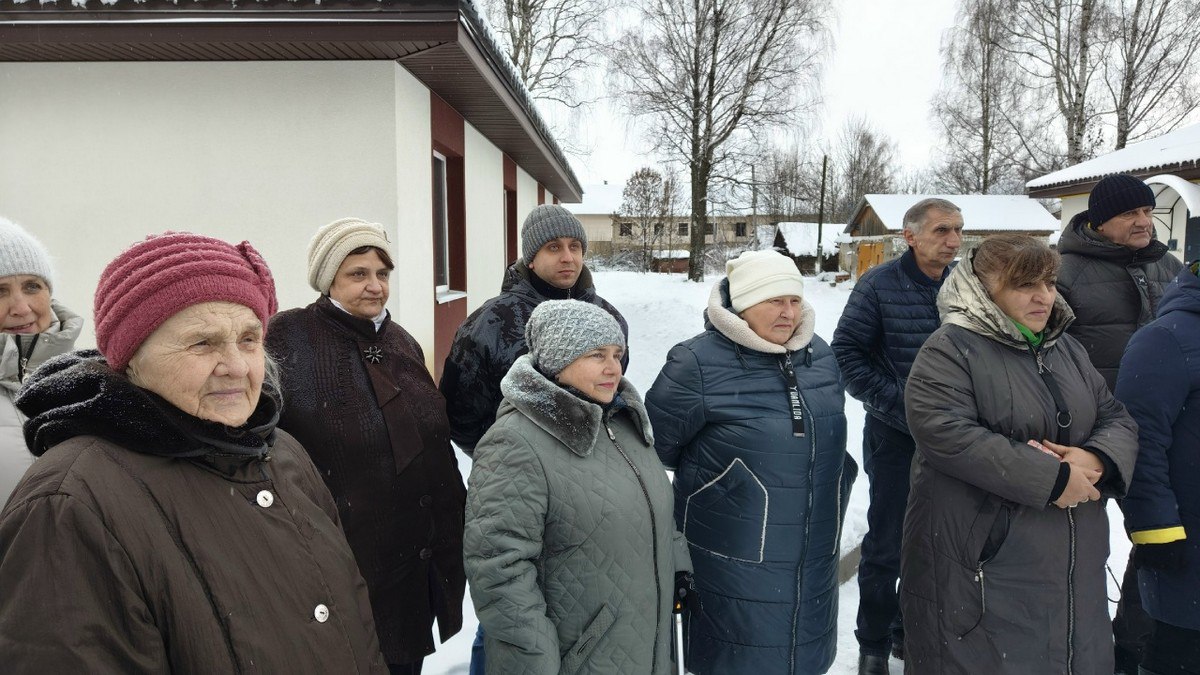 В поселках Поплевинский и Побединка Скопинского округа вручили ключи местным жителям, которые получили квартиры по программе переселения граждан из аварийного жилья В поселках Поплевинский и Побединка Скопинского округа вручили ключи местным жителям, которые получили квартиры по программе переселения граждан из аварийного жилья