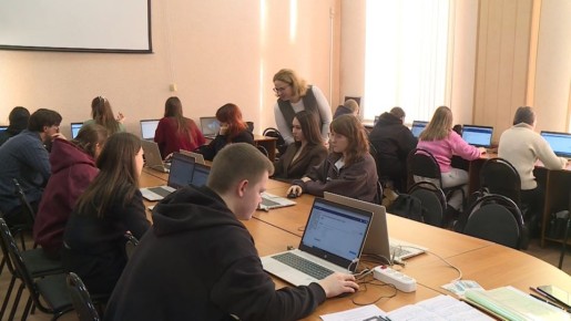 В школах и вузах предложат отечественный ИИ в помощь, а не для списывания