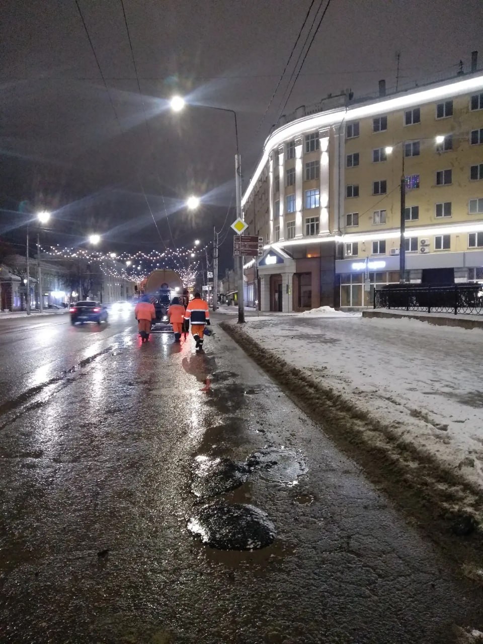 В ночь на 30 декабря в городе работала спецтехника ДБГ В ночь на 30 декабря в городе работала спецтехника ДБГ