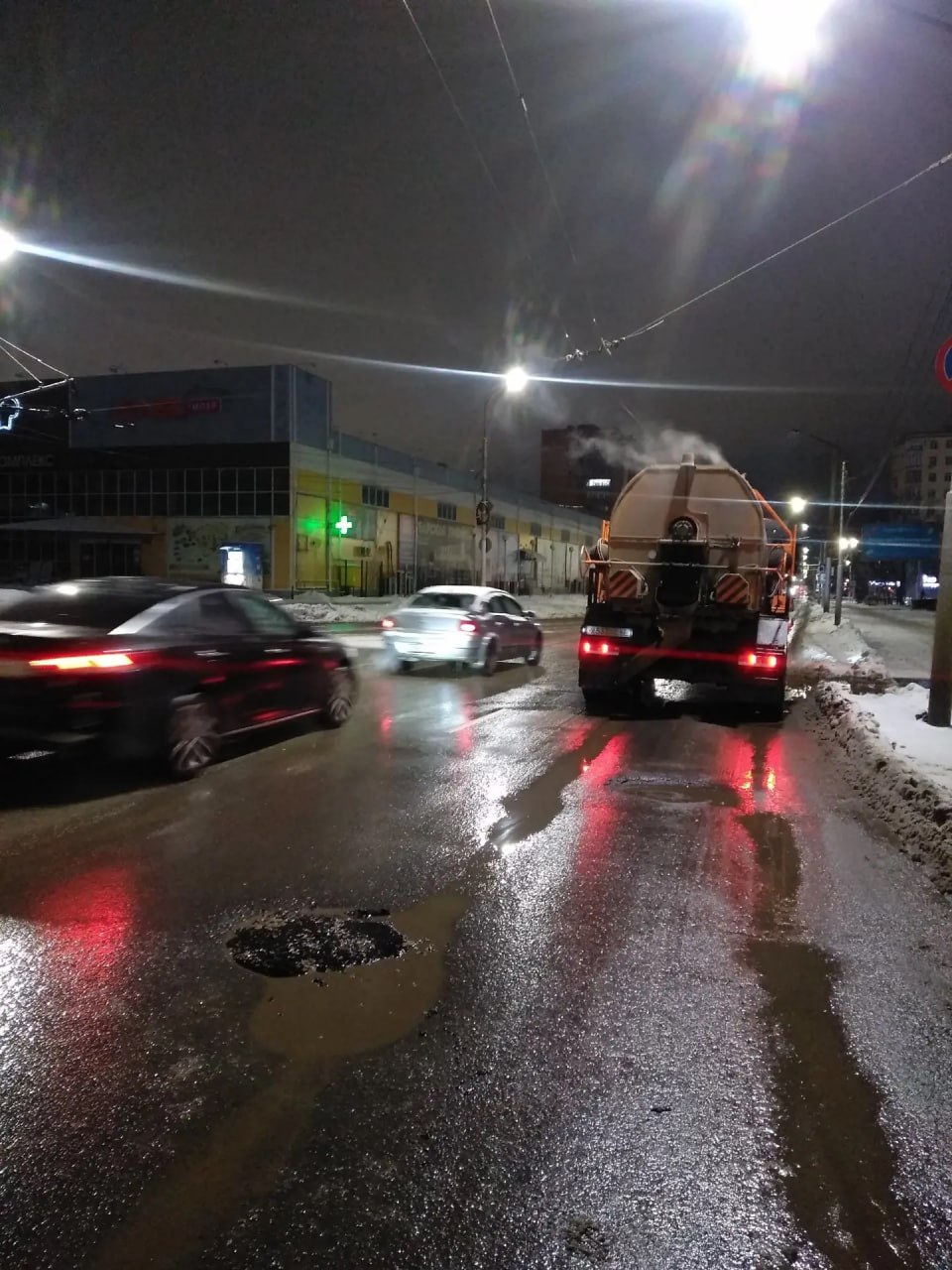 В ночь на 30 декабря в городе работала спецтехника ДБГ В ночь на 30 декабря в городе работала спецтехника ДБГ